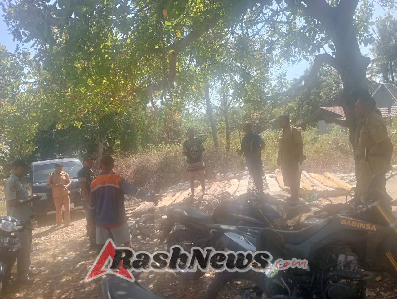 Babinsa Kodim 1602/Ende Terus Gencarkan Patroli Wilayah dan Komsos di Maurole