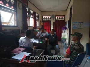 Melalui Komsos, Babinsa Desa Abuan Pererat Hubungan dengan Pemerintah Desa