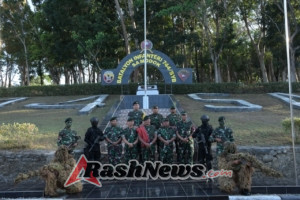 Semangat Prajurit Jajaran Brigif 21/Komodo menyambut Danpussenif.