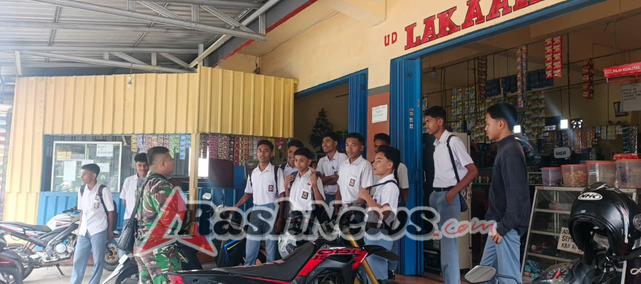 Babinsa Ende Edukasi Pelajar soal Peran TNI dan Nilai-Nilai Kebangsaan