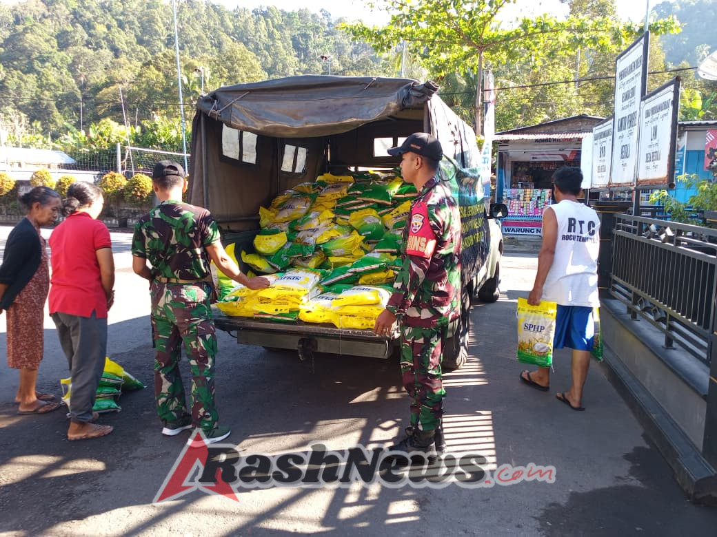 TNI dan Rakyat Bersatu, 400 Sak Beras Dibagikan di Desa Bestala