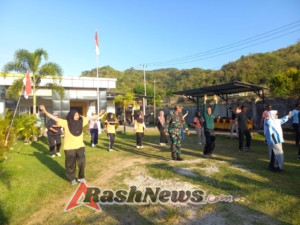 Tingkatkan Pelayanan Kesehatan, Babinsa dan Pemdes Sekongkang Gelar Senam Sehat Bersama