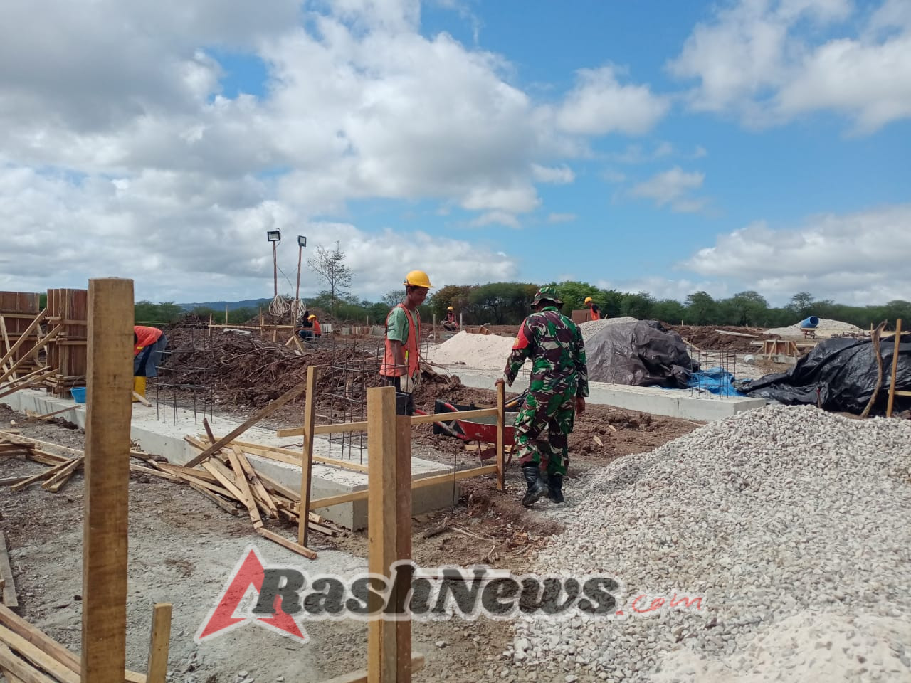 Kodim 1627/RN Amankan Pembangunan Kawasan Sentra Industri Garam Nasional di Rote Ndao