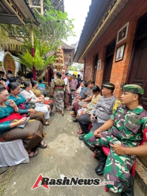Babinsa Bersama Aparat Desa Jaga Kondusifitas Acara Pernikahan di Desa Kedisan