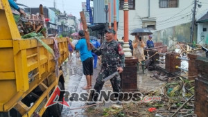 TNI Sigap Evakuasi Warga Terdampak Banjir di Denpasar, Bali