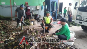 TNI Hadir di Tengah Masyarakat, Babinsa Dorong Kebersihan dan Kondusifitas Lingkungan Desa Petak Kaja
