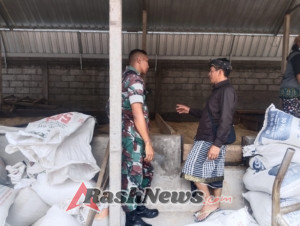 Wujudkan Kedekatan, Babinsa Demulih Komunikasi Sosial dengan Pemilik Usaha Penggilingan Padi