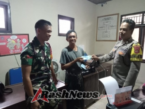 Sukseskan Program Pemerintah Sejahterakan Warga Kurang mampu, babinsa Klumpu Konsisten Kawal BLT DD