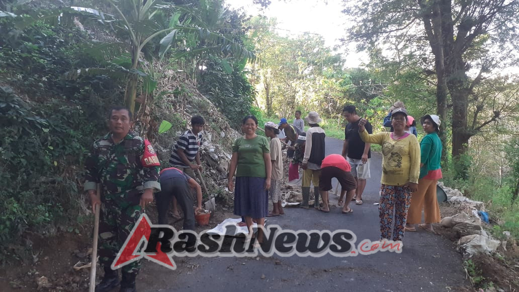 Kebersamaan Babinsa dan Warga Pangkungparuk Ciptakan Lingkungan Bersih dan Harmonis