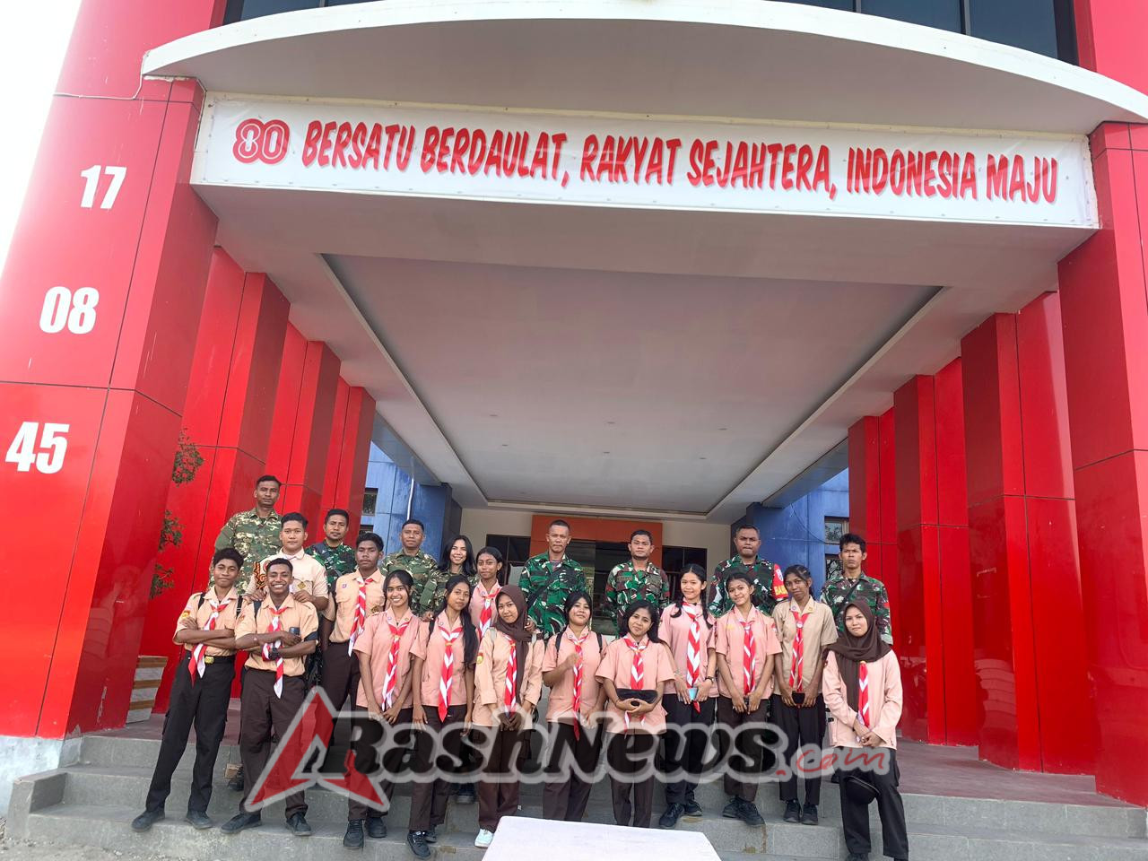 Patroli Edukatif Sambut HUT TNI ke-80, TNI dan Saka Wira Kartika Bersinergi di Sikka