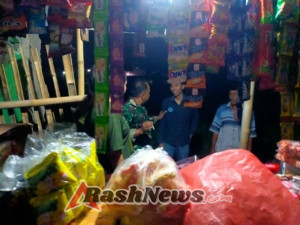 Jaga Keamanan Desa, Babinsa Turun Patroli Malam Bersama Warga