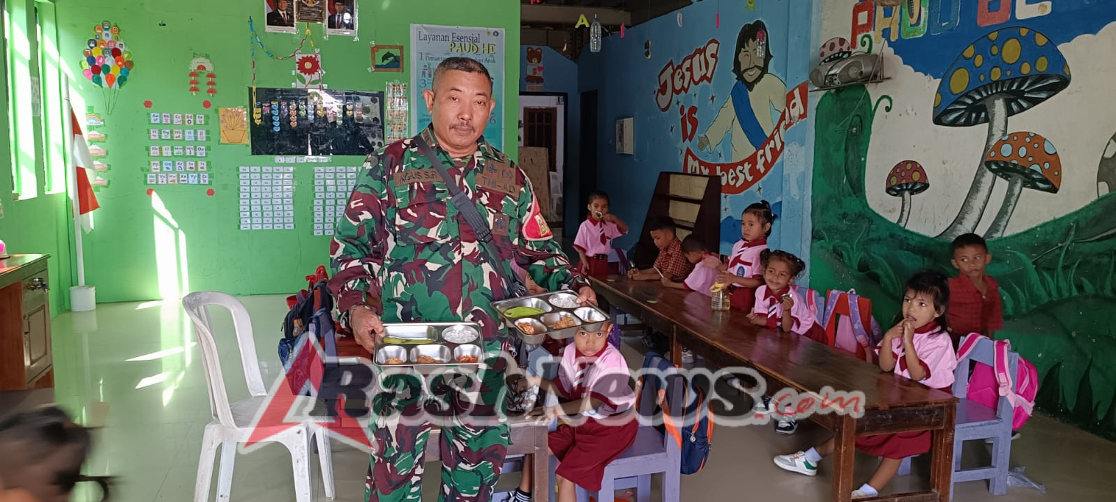 Babinsa Oebobo Pastikan Distribusi Gizi Tersalur Tepat Dan Merata