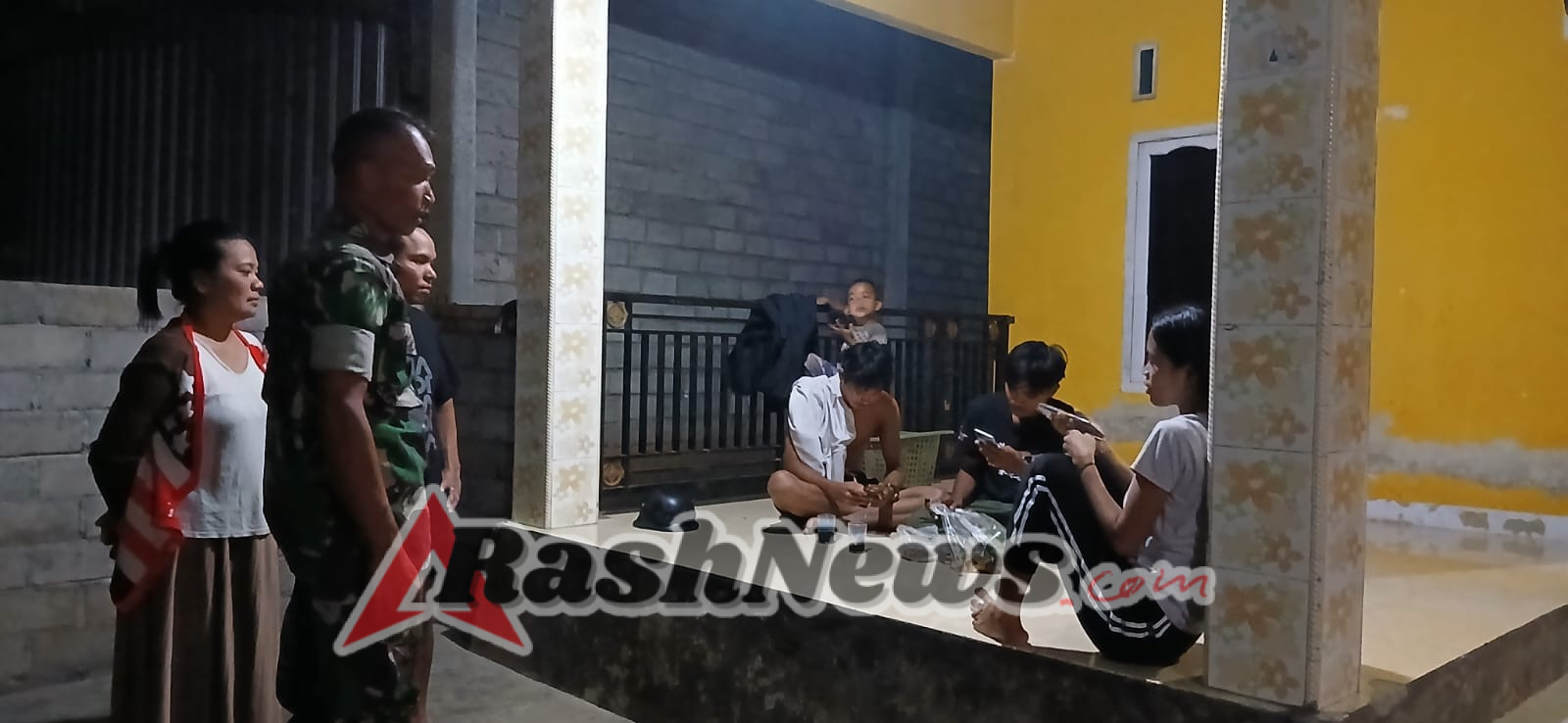 ‎Kegiatan Patroli Babinsa Kertasari Berlangsung Aman, Tertib, dan Penuh Keakraban