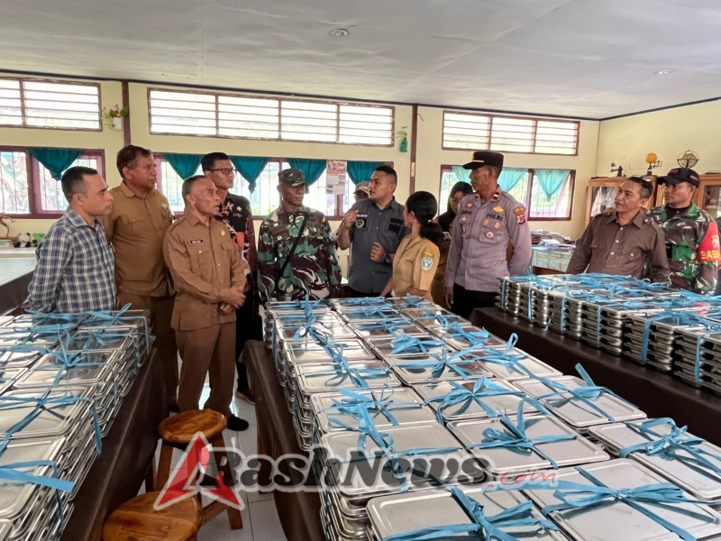 Danramil 1624-02/Adonara Kawal Program Makanan Bergizi Gratis di Adonara Barat