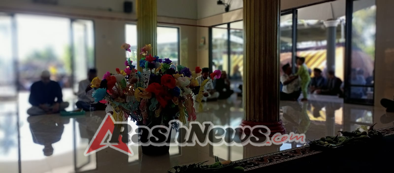 ‎Sinergi TNI dan Masyarakat, Babinsa Ikut Sukseskan Maulid Nabi dan Sunat Massal di Moyo Hilir