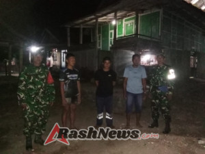 ‎Anggota Koramil 1607-03/Ropang Intensifkan Patroli Malam, Jaga Kondusifitas Wilayah