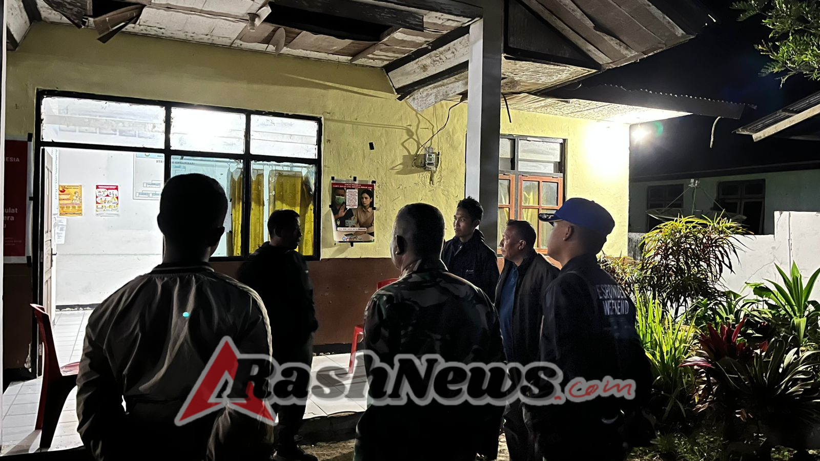 Kodim 1613/Sumba Barat Bersama Aparat Weekarou Perkuat Keamanan Lewat Patroli Malam