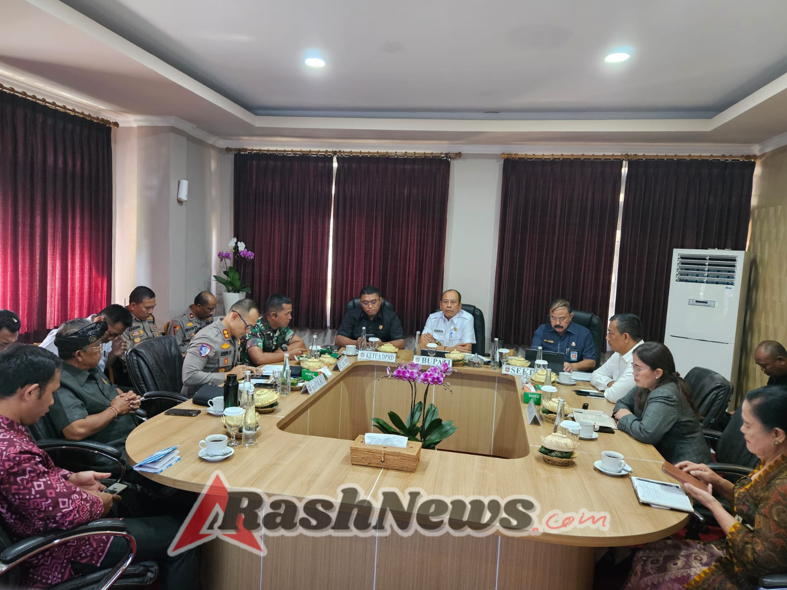 Dandim 1623/Karangasem bersama Forkopimda dan instansi serta stakeholder terkait gelar  rapat bahas perkembangan situasi.