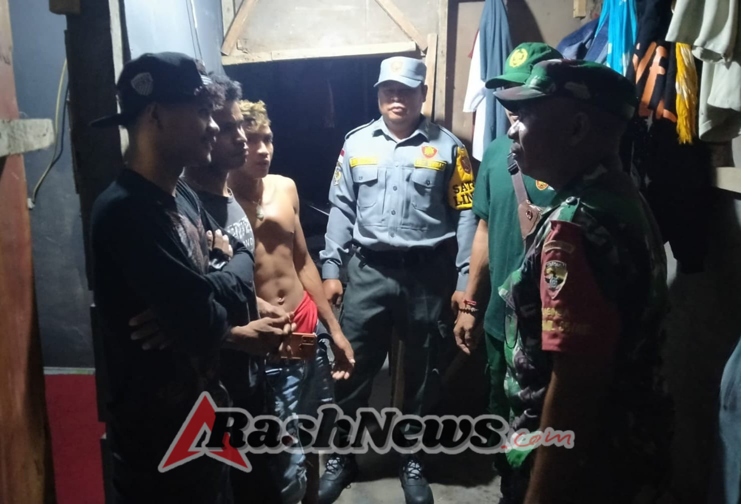 Kegiatan Patroli Dialogis di Desa Jagapati Wujud Komitmen Babinsa Jaga Keamanan