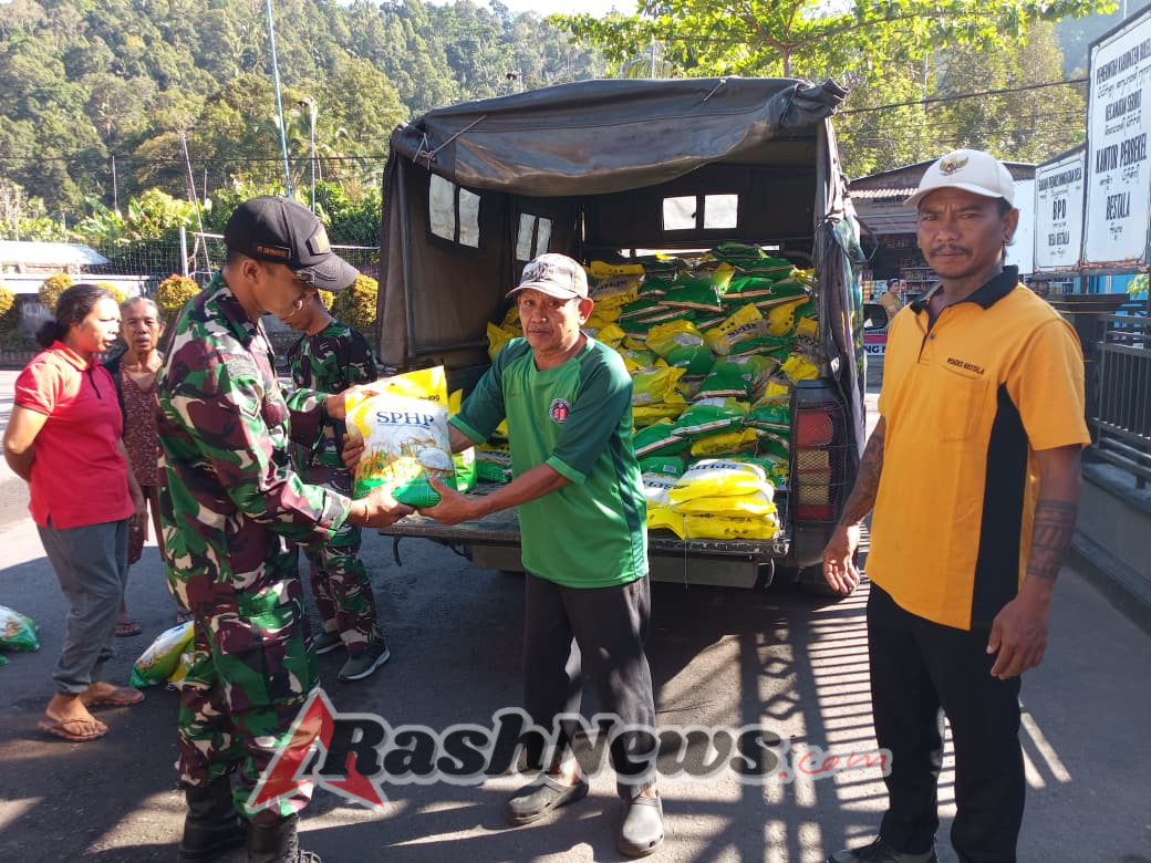 ‎TNI dan Masyarakat Aikmel Kompak Atasi Kerusakan Pipa Akibat Banjir