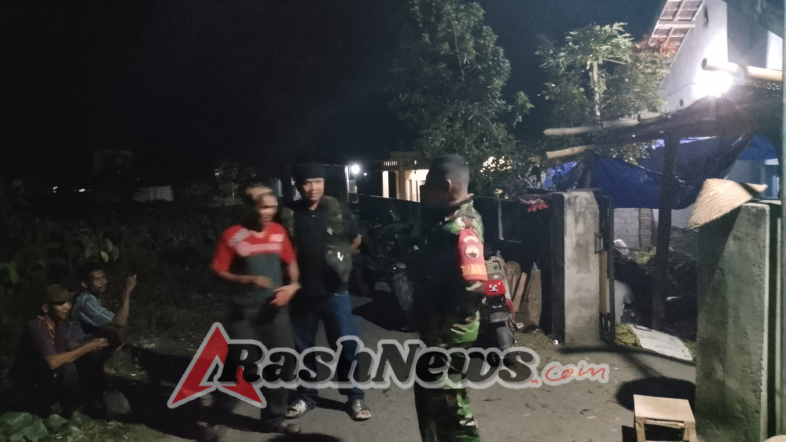 ‎Patroli Malam Koramil 1615-04/Keruak Berjalan Aman dan Tertib