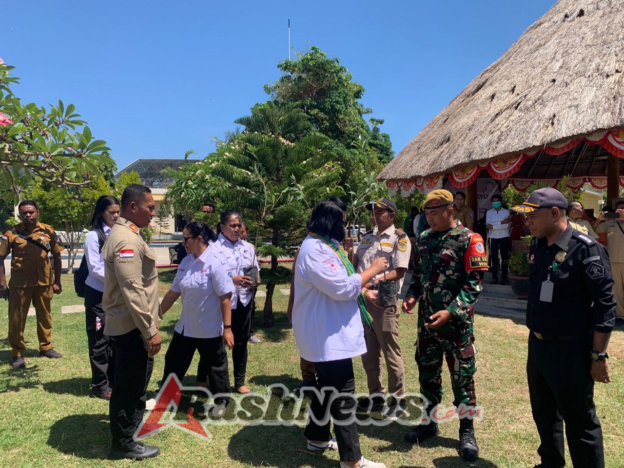 Satgas Pamtas Tunjukkan Kepedulian Kemanusiaan Lewat Donor Darah Satgas Pamtas Ikut Sukseskan Donor Darah dalam Rangka HUT BNPP RI ke-15