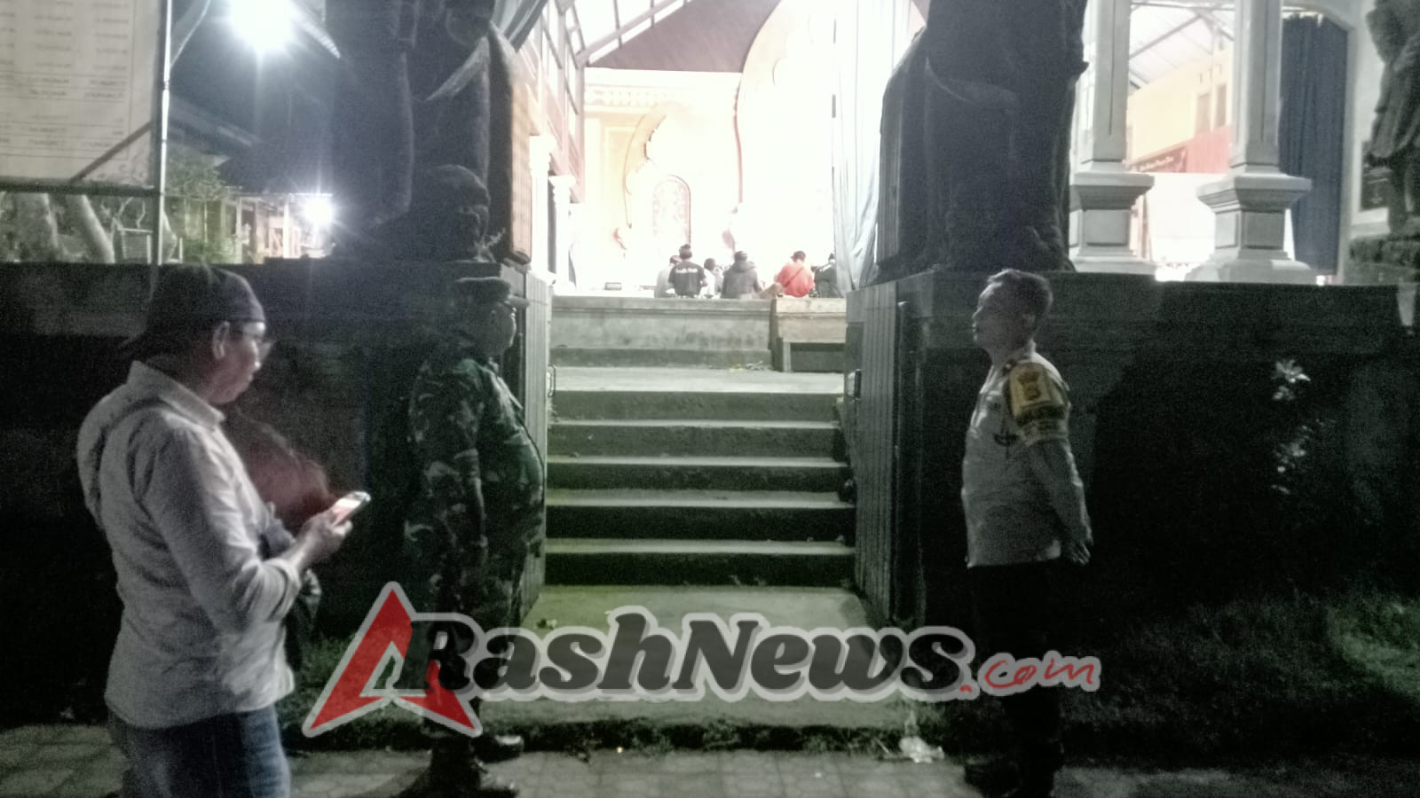 Ciptakan Suasana Kondusif, Babinsa Desa Selat Kawal Paruman Desa Adat