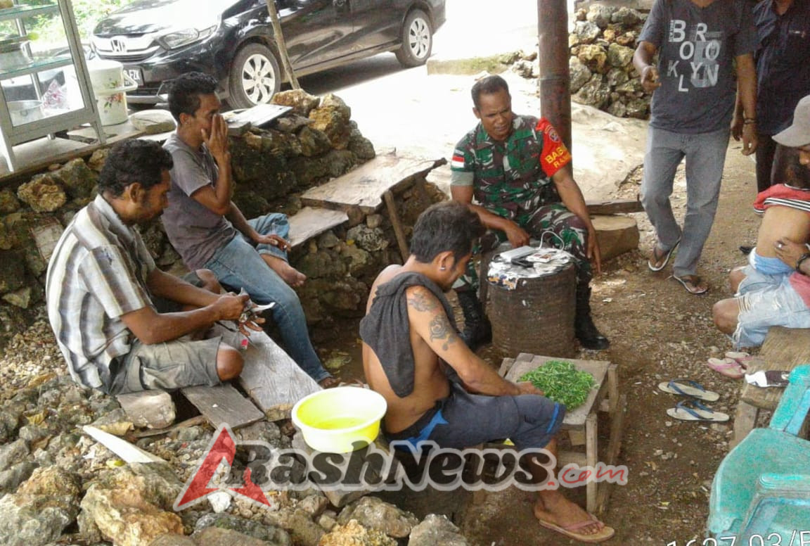 Babinsa Koramil 01/Ba’a Ajak Warga Desa Loman Lestarikan Adat dan Budaya Rote Ndao