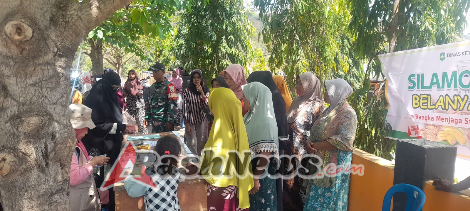 Koramil 1607-02/Empang Dukung Gerakan Pangan Murah di Desa Prode SP 3 Kecamatan Plampang