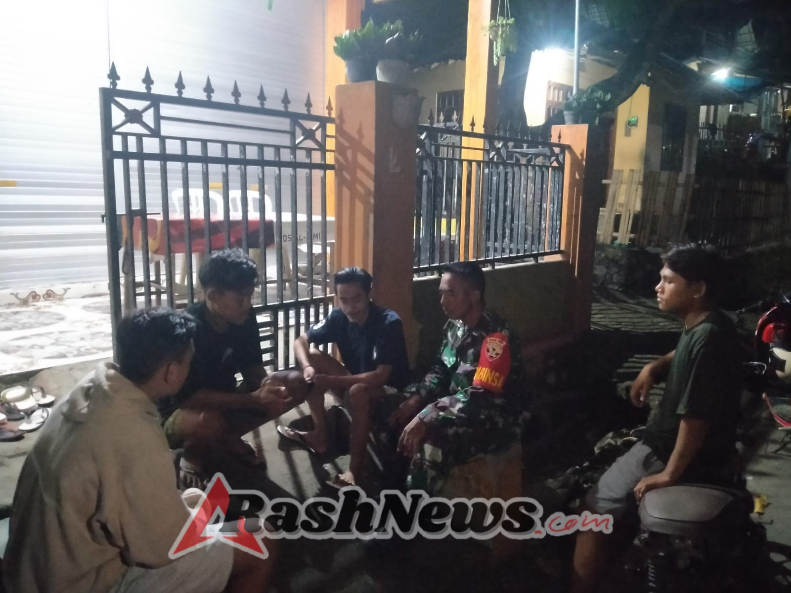 Sertu Hendra Ajak Warga Dodu Jaga Etika dan Hindari Main Hakim Sendiri saat Patroli Malam