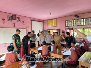 Pastikan kelancaran launching pendistribusian logistik MBG, Babinsa 1623-01/Karangasem laksanakan pendampingan.