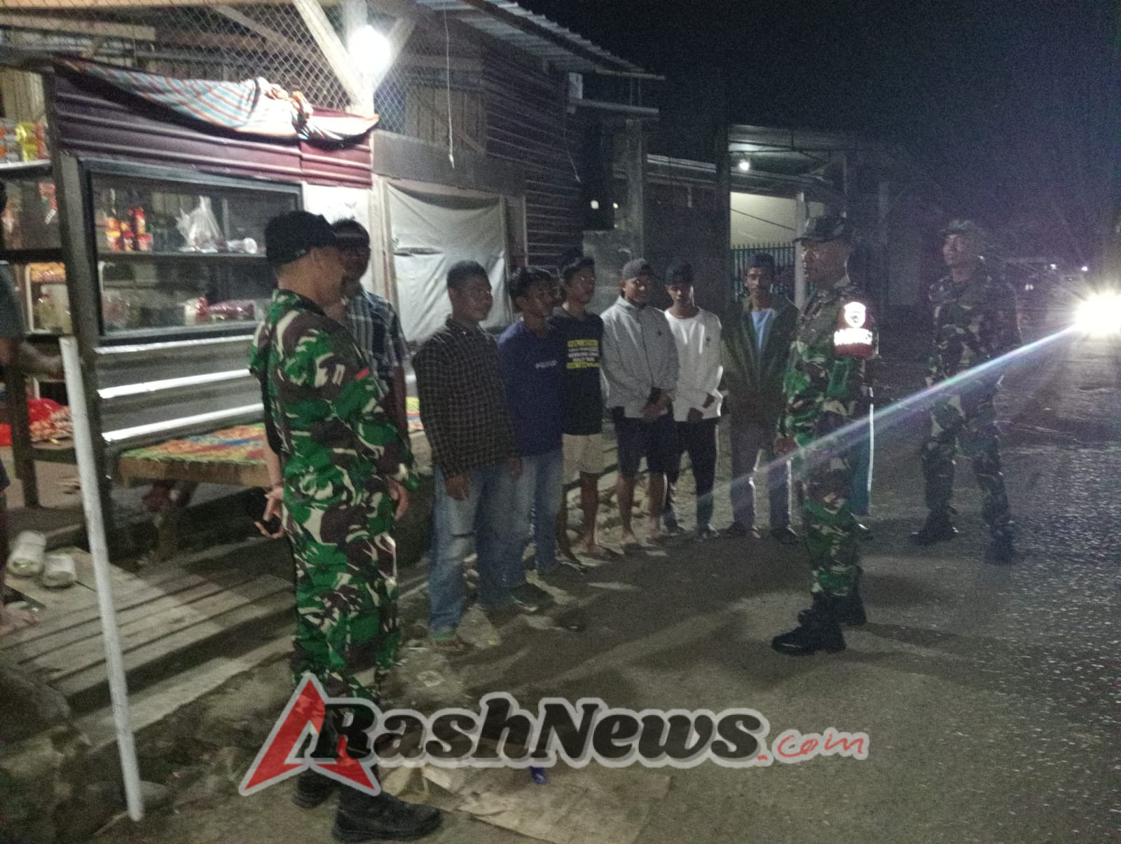Ronda Malam di Matua: Babinsa Tekankan Edukasi Remaja