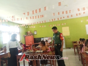 Sinergi Peduli Anak Bangsa: Babinsa Koramil 1612-02/Reok Dampingi Program Gizi Seimbang