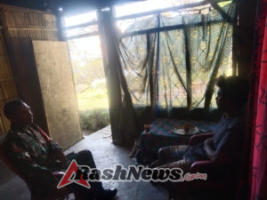 Babinsa Ende Berikan Himbauan Waspada Cuaca kepada Warga Kelimutu