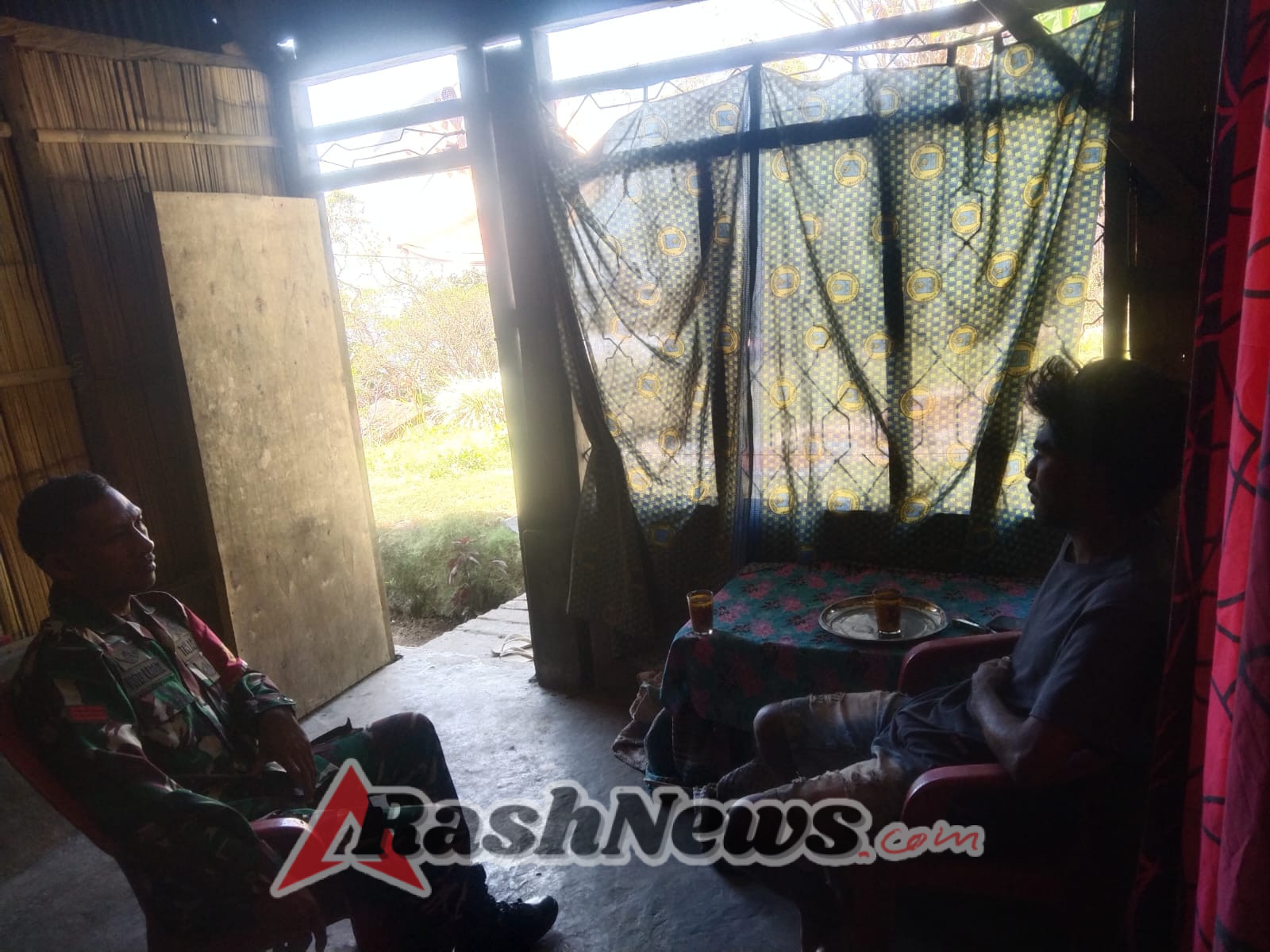 Babinsa Ende Berikan Himbauan Waspada Cuaca kepada Warga Kelimutu