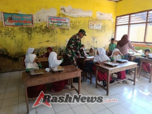 Tugas Mulia Babinsa Dukung Program Anak Indonesia Sehat dan Pintar