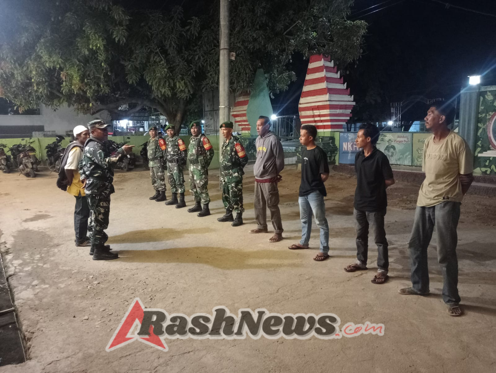 Pelda Suharto Pimpin Apel Pengecekan Patroli Siskamling di Koramil 1608-04/Woha