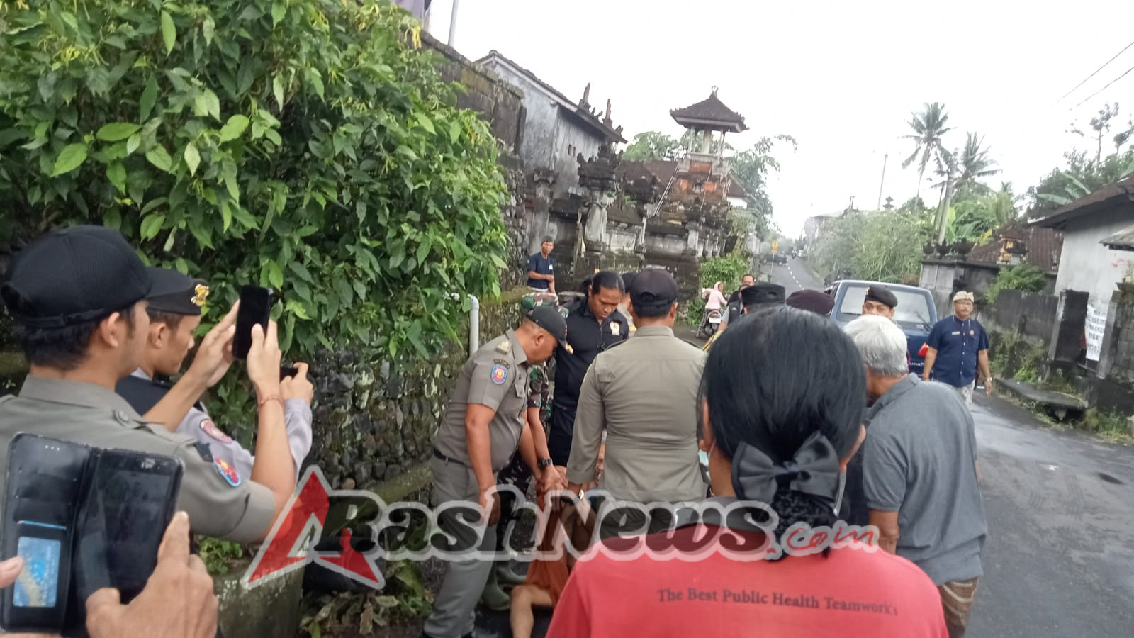 Dampingi Evakuasi ODGJ, Babinsa Bakas Sebut Cegah Hal Hal Tidak Diinginkan