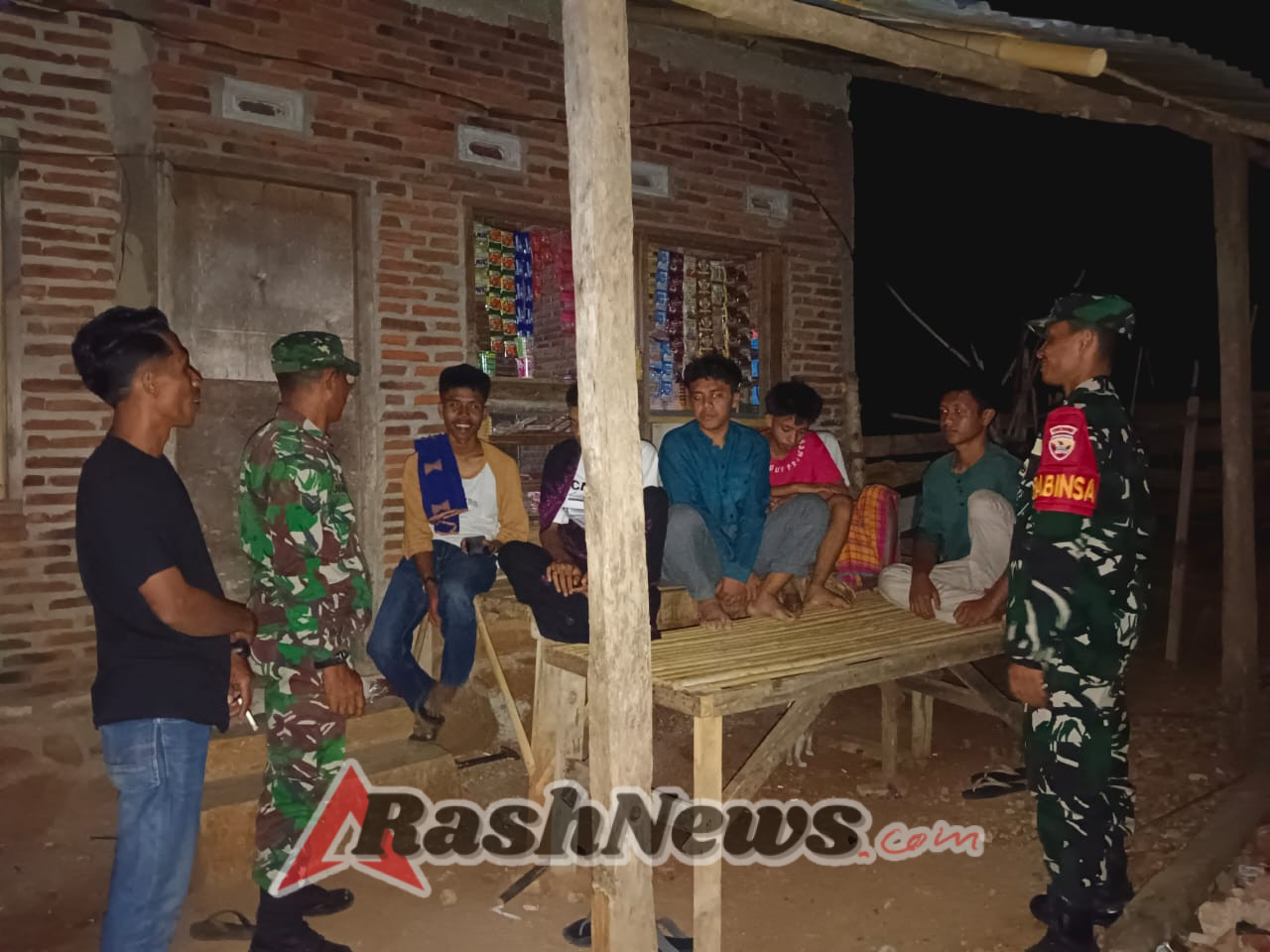 Situasi Wilayah Soromandi Tetap Aman dan Kondusif Usai Patroli Babinsa dan Warga