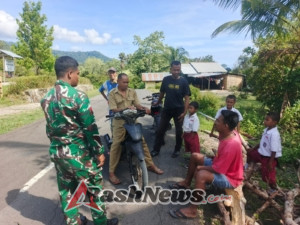 Tingkatkan Keamanan Wilayah, Babinsa Kodim 1602/Ende Gelar Komsos dan Pamwil di Detukeli