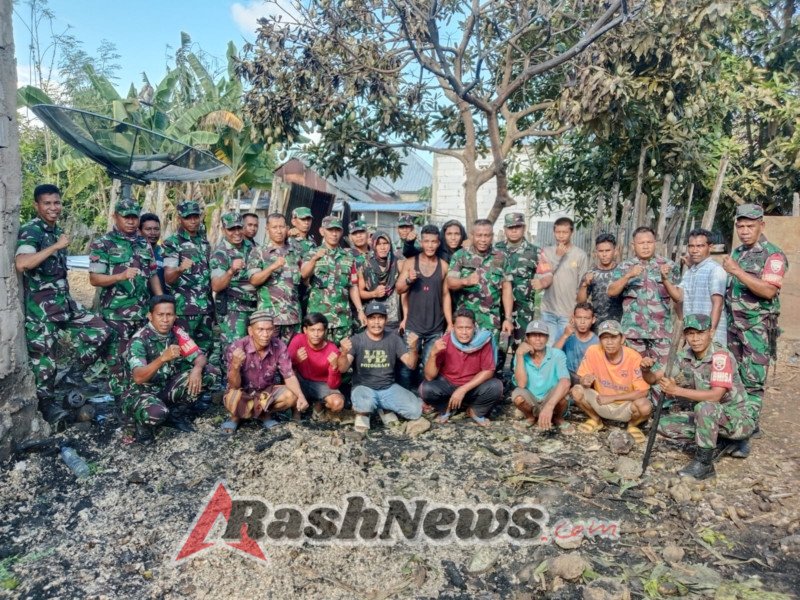 Koramil Woha Bersama Warga Gotong Royong Bersihkan Puing-Puing Kebakaran di Desa Nisa