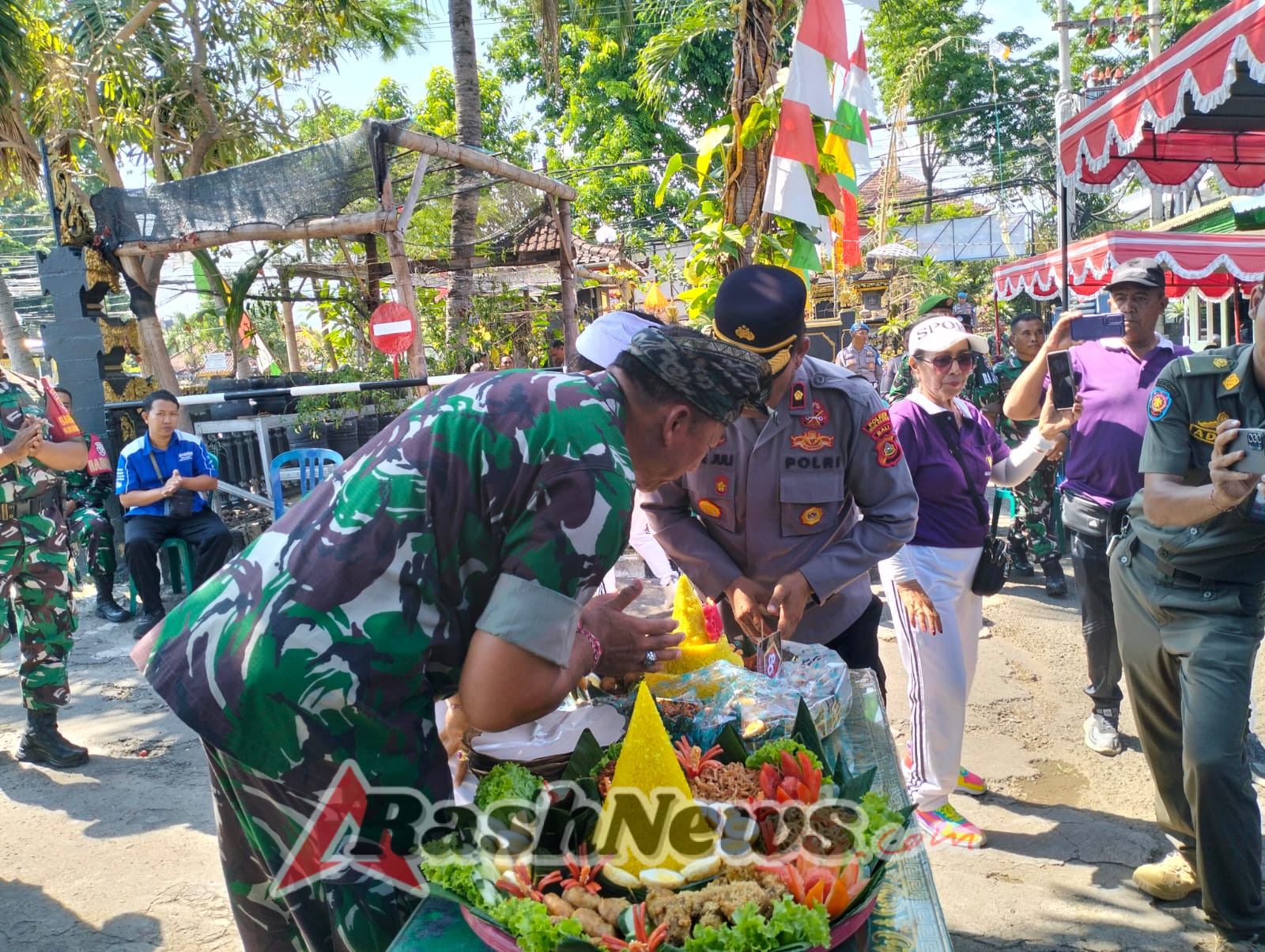 Sinergi TNI-Polri Semakin Solid, Polsek Kota dan Camat Buleleng Hadiri HUT ke-80 TNI di Koramil 01/Buleleng