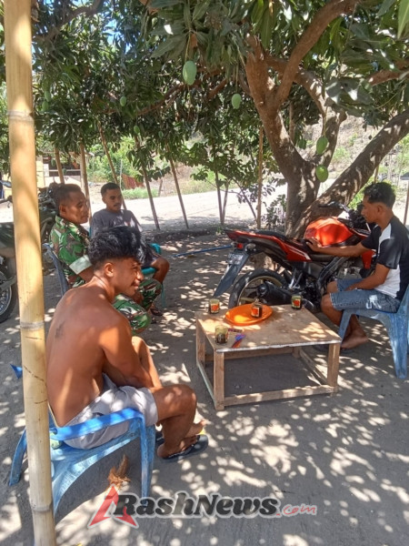 Sertu Denis Fernandes Ajak Warga Desa Ndondo Jaga Kesehatan dan Kamtibmas