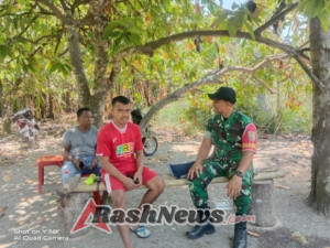 Babinsa Kodim 1602/Ende Pantau Keamanan Wilayah dan Dengarkan Aspirasi Warga Ndorurea