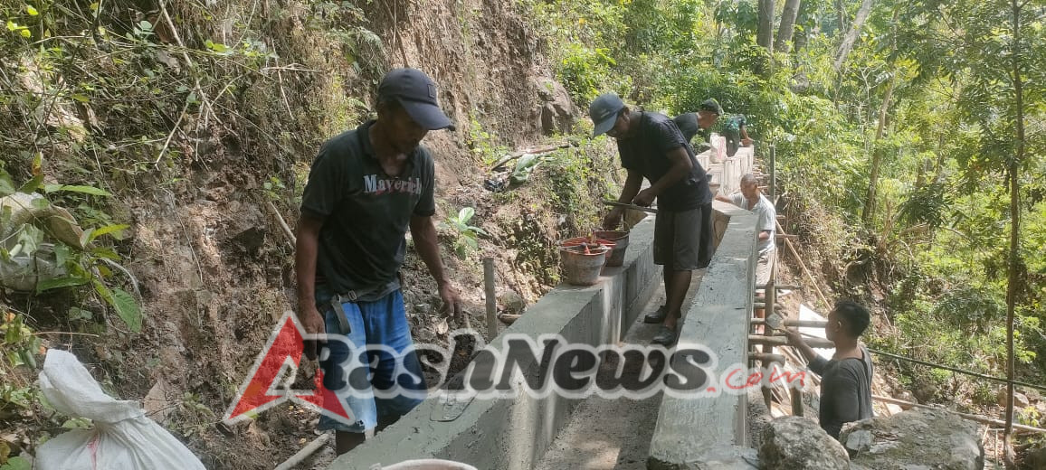 Petani Desa Riung Sambut Baik Perbaikan Irigasi oleh TNI dalam TMMD ke-126