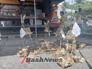 Babinsa Koramil 1616-01/Gianyar Hadiri Upacara Mecaru Panca Warna di Desa Adat Lebih