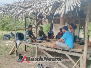 Babinsa Kodim 1602/Ende Perkuat Sinergi dengan Masyarakat Desa Kobalebha Lewat Pamwil dan Komsos