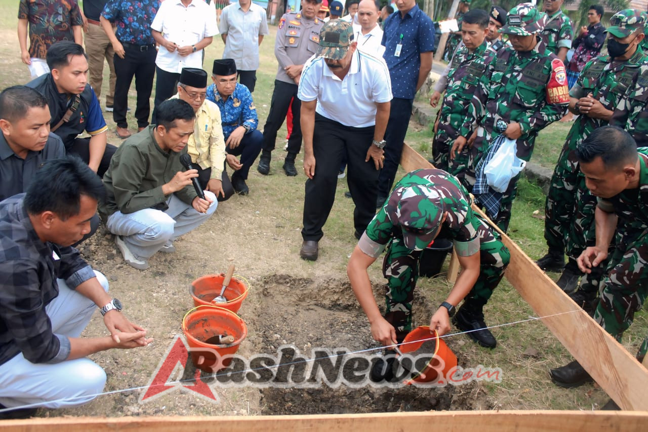 Dandim Dan Bupati Loteng Pimpin Peletakan Batu Pertama Pembangunan Koperasi Desa/Kelurahan Merah Putih Di Rembitan