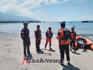 Babinsa Koramil 1602/01 Ende Sigap Bantu Operasi Pencarian Nelayan Tenggelam