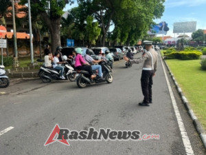 Satlantas Polres Bandara Atur Lalin Usai Ibadah di Gereja Ekklesia Tuban